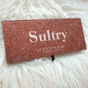 Anastasia Beverly hills sultry eyeshadow palette